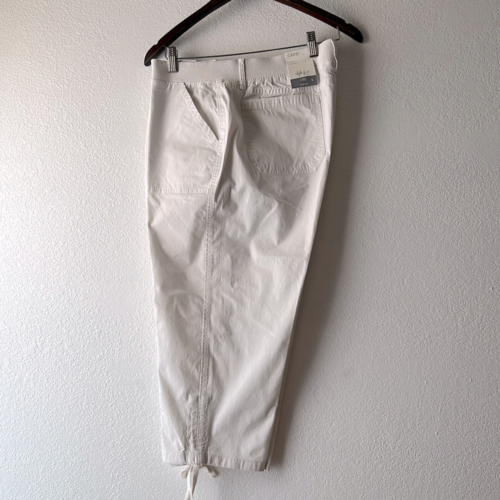 Style & Co white capri size 16P